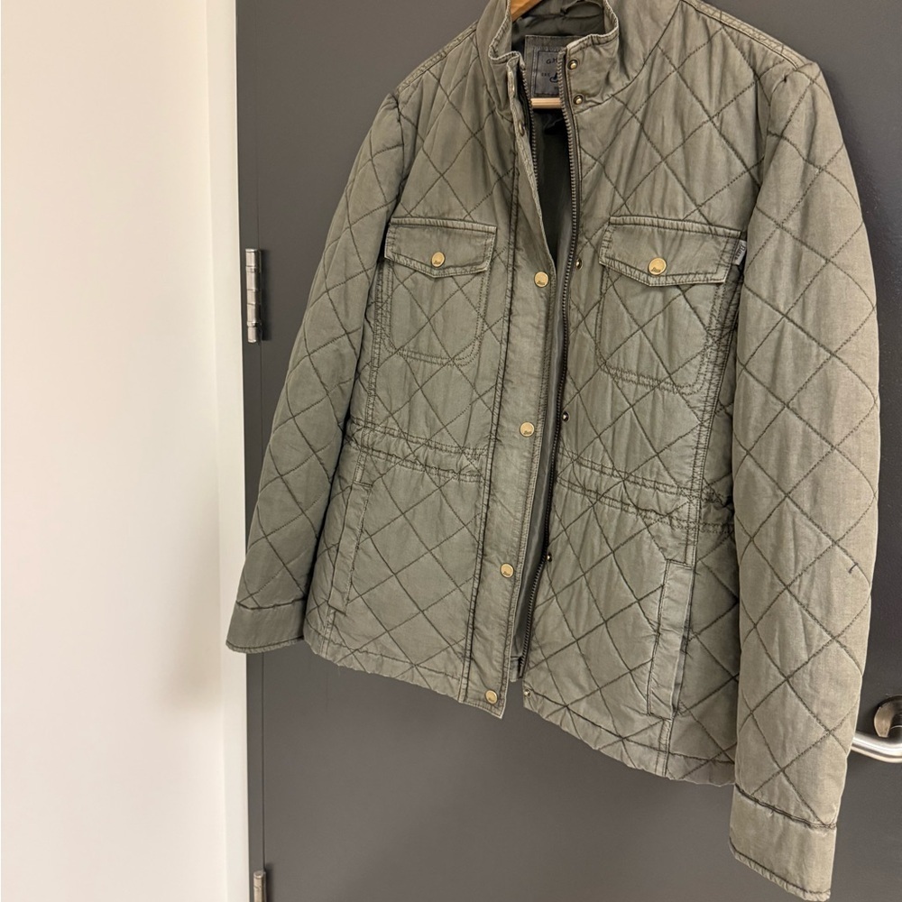 G.H. Bass & Co. Khaki green EUC near new size L Quilted Utility/Barn Jacket - Picture 2 of 13